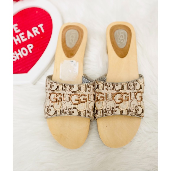 UGG Logo Sandals - Picture 3 of 6